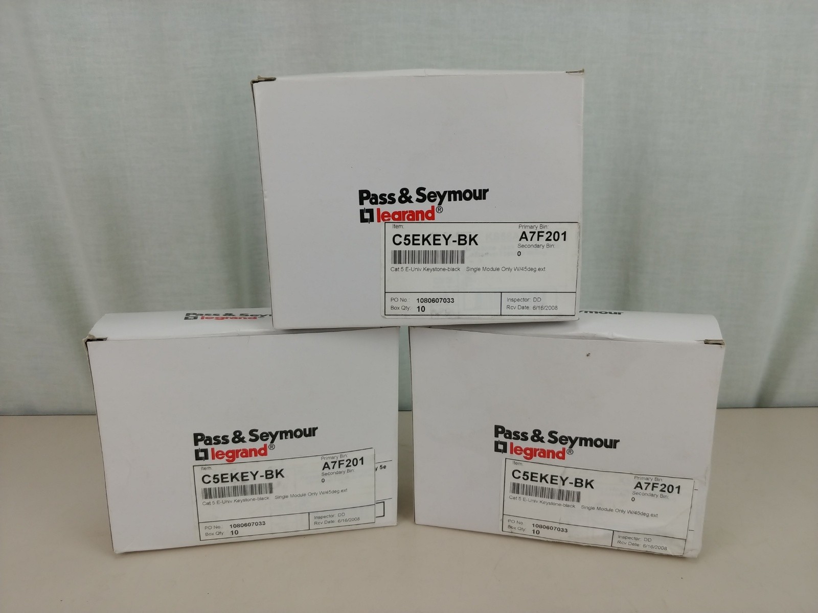 30 Pass & Seymour Cat E Universal Keystone Black C5EKEY-NK