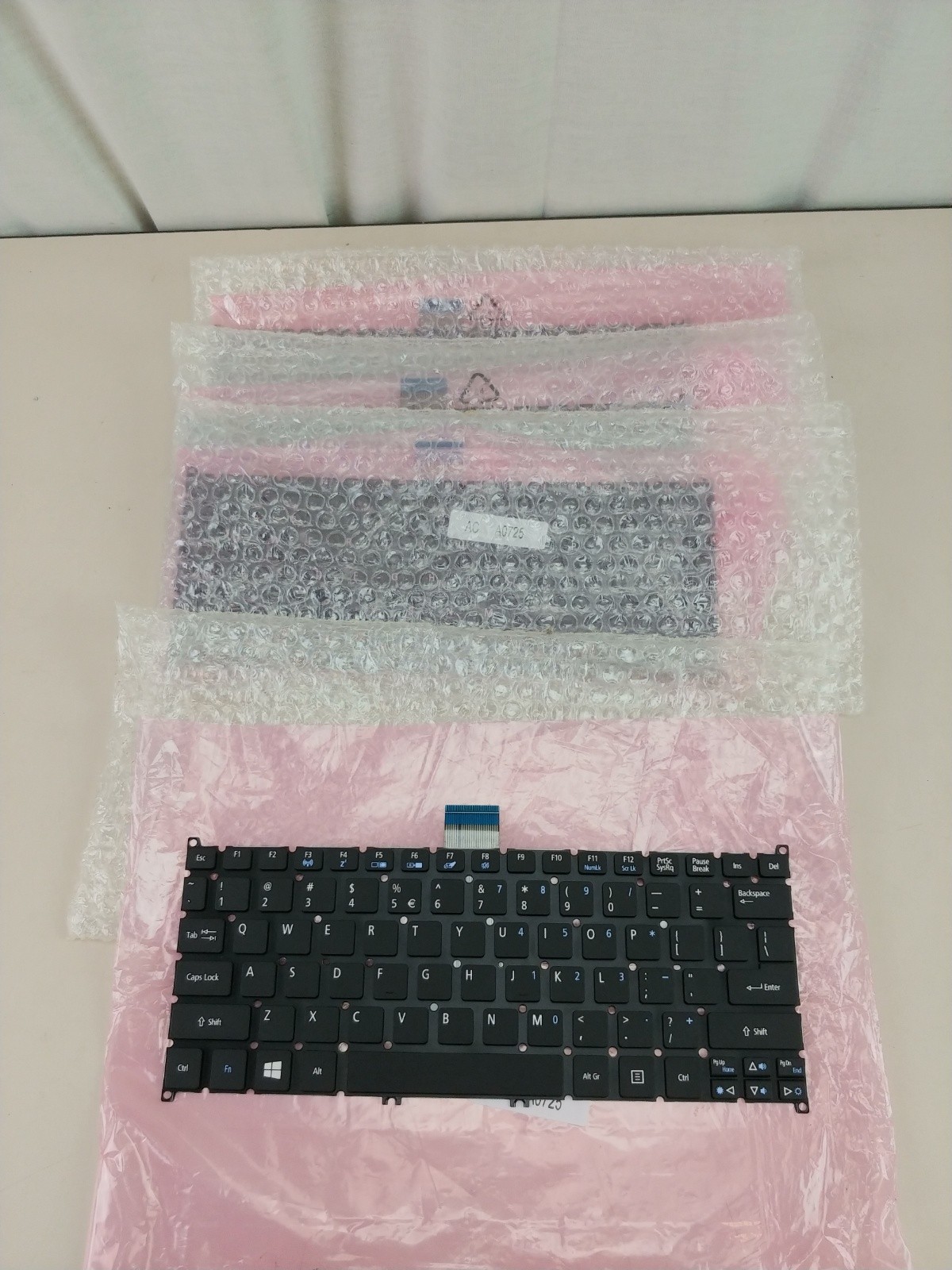 For Acer Aspire One 725 AO725  Netbook Keyboard Lot of 4