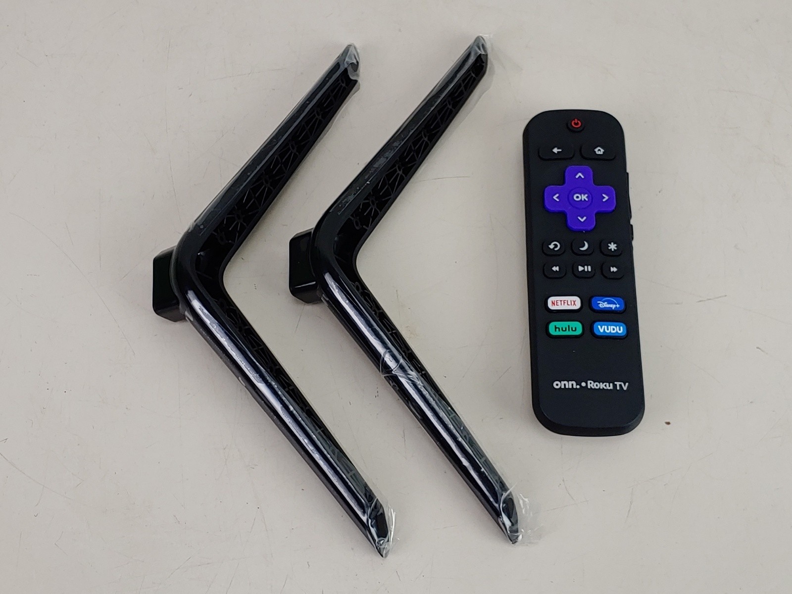 GENUINE ONN 43" ROKU TV Leg / Feet Kit & Remote NEW