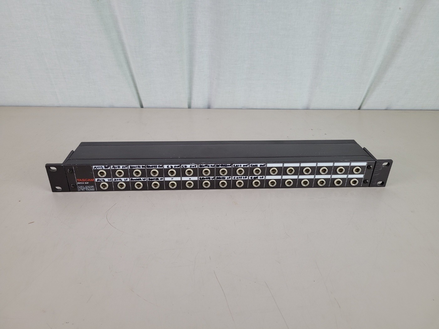 TASCAM PB-32H Patch Bay