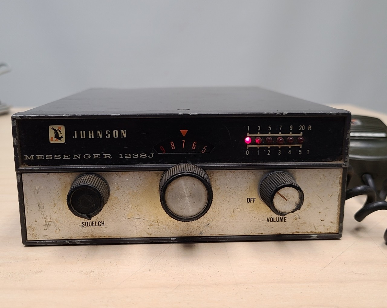 Vintage Johnson Messenger 123SJ 23 Chanel CB Radio for Parts or Repair