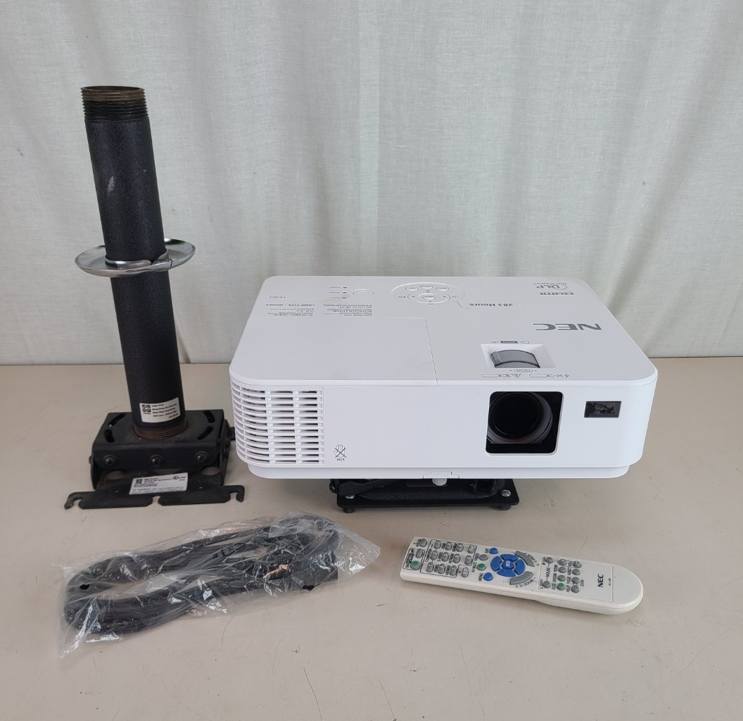 NEC VE303 DLP Projector 283 Hours + Remote & Mount