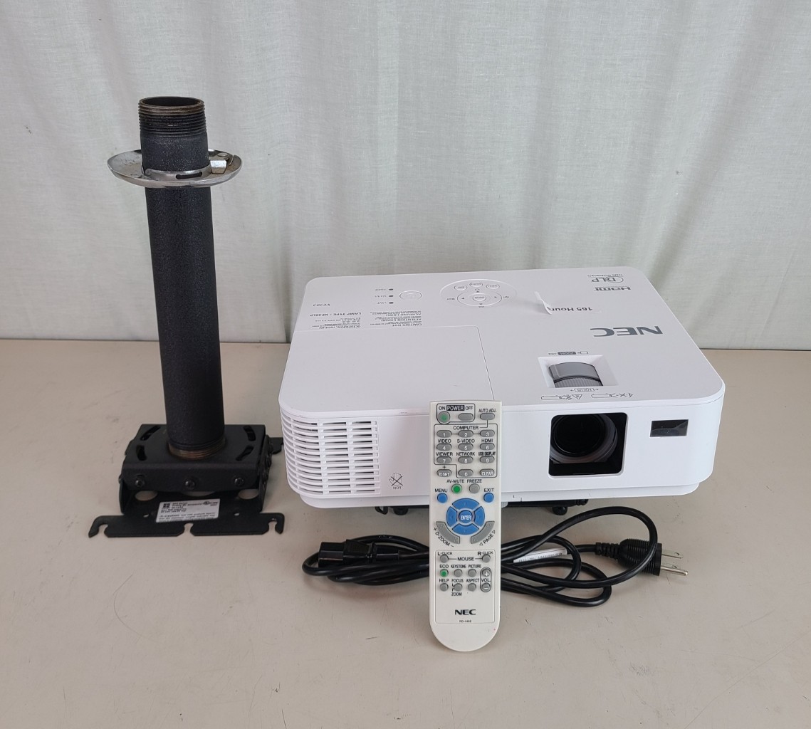 NEC VE303 DLP Projector 165 Hours + Remote & Mount