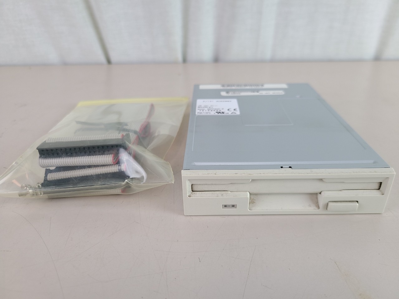 Sony MPF920-Z 1.44 MB 3.5 inch Internal Black Floppy Drive White