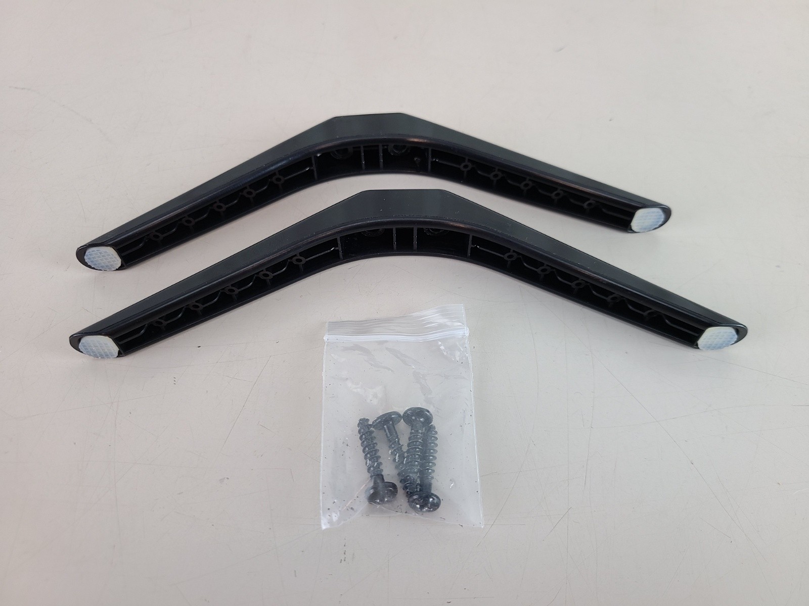 TCL 32" Roku Android TV Feet/Stand 32S327 NEW & Screws 68-32D29B