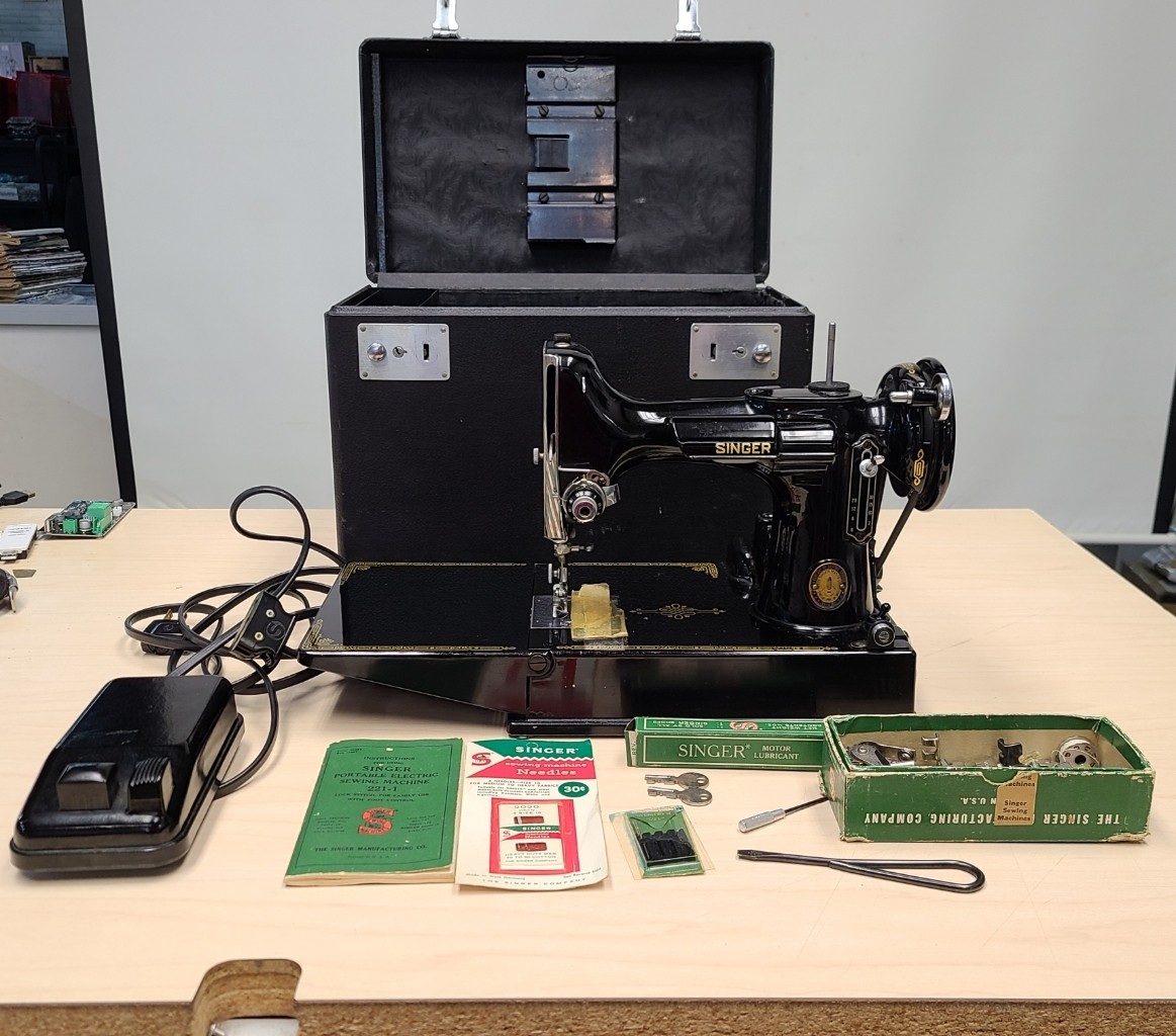 Vintage 1951 Singer 221-1 Featherweight Portable Sewing Machine With Case
