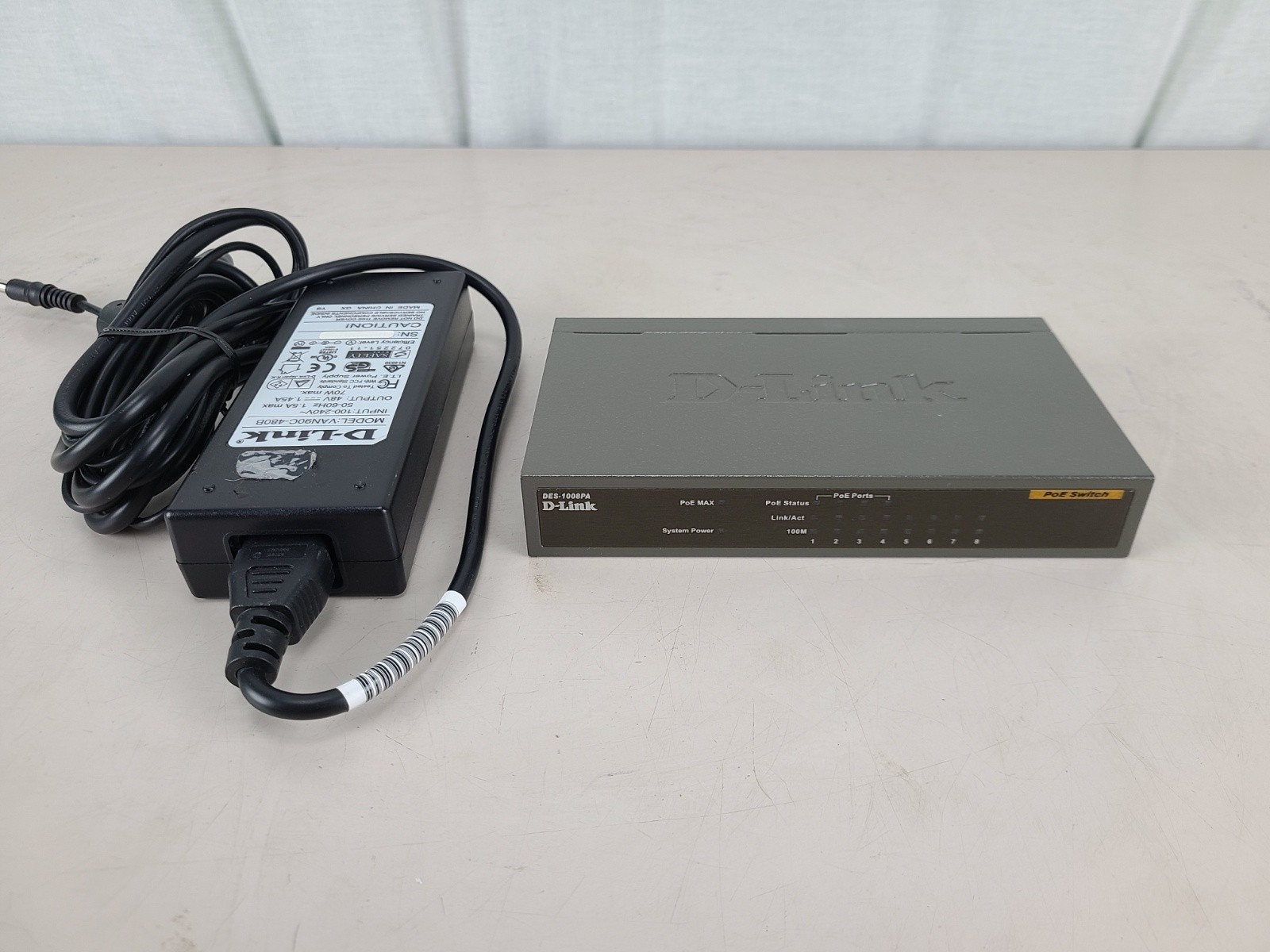 D Link 8 Port Fast Ethernet PoE Desktop Switch DES1008PA 10/100 Mbps