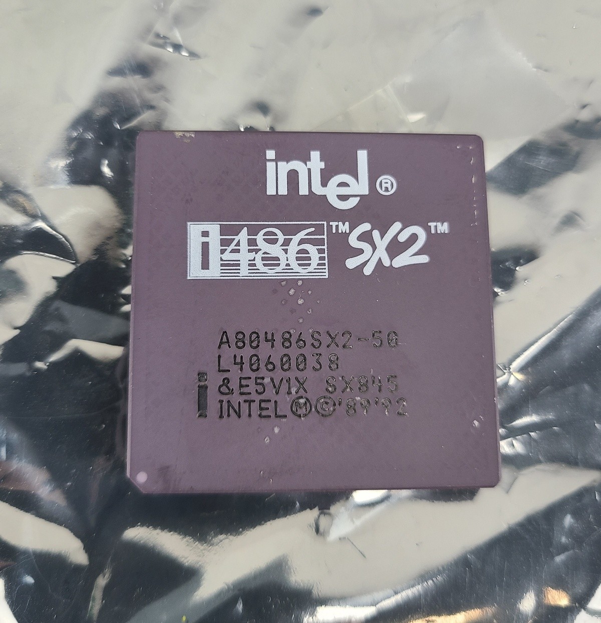 Intel 486SX2-50 : Rare Vintage Ceramic CPU