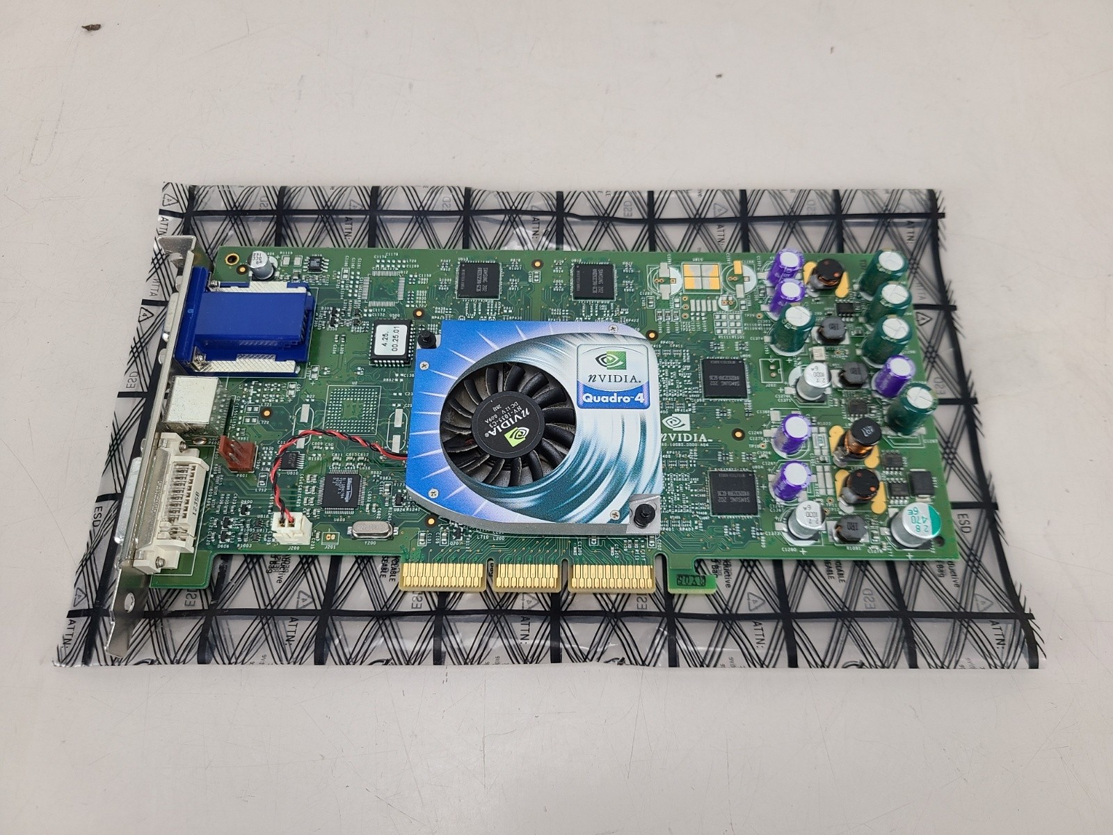 Nvidia Quadro4 700 XGL AGP 4x 64MB DVI VGA NV25 GL TW-06F389-56180