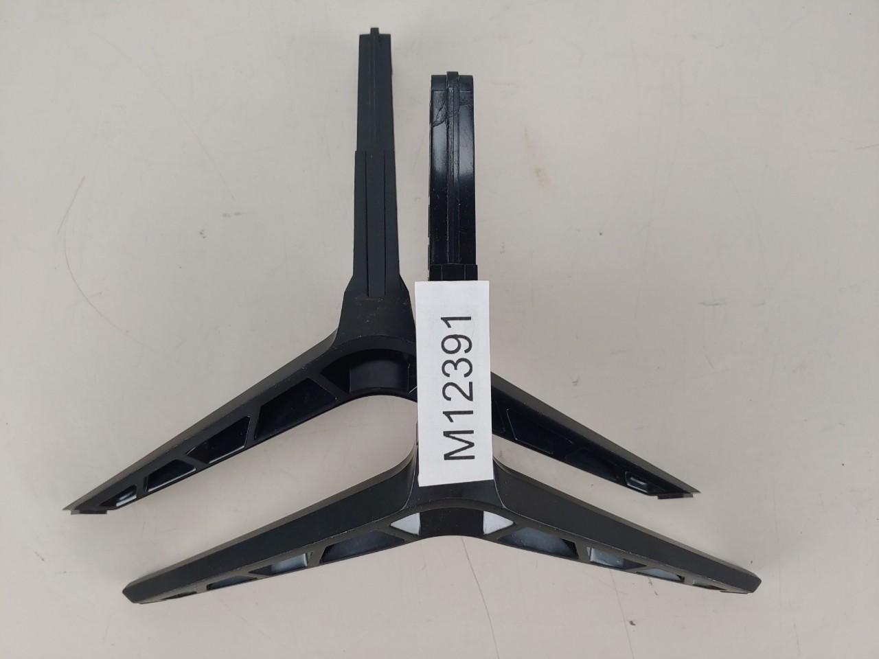 Vizio 7H08B00002400(L) 7H08B00003400(R) 40'' Tv Stand NO Screws