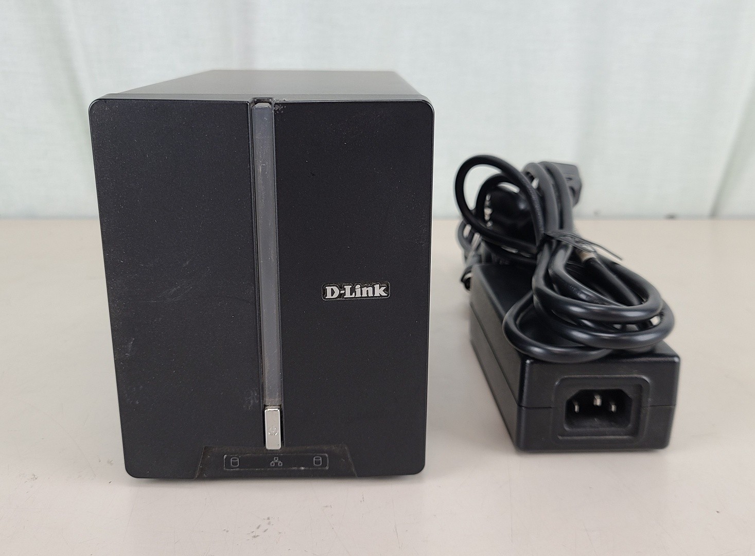 D-Link DNS-321 2 Bay SATA  NAS & 2x 1TB Drives