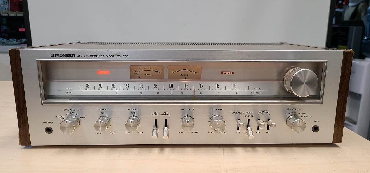 Vintage Pioneer SX-650 Stereo Receiver