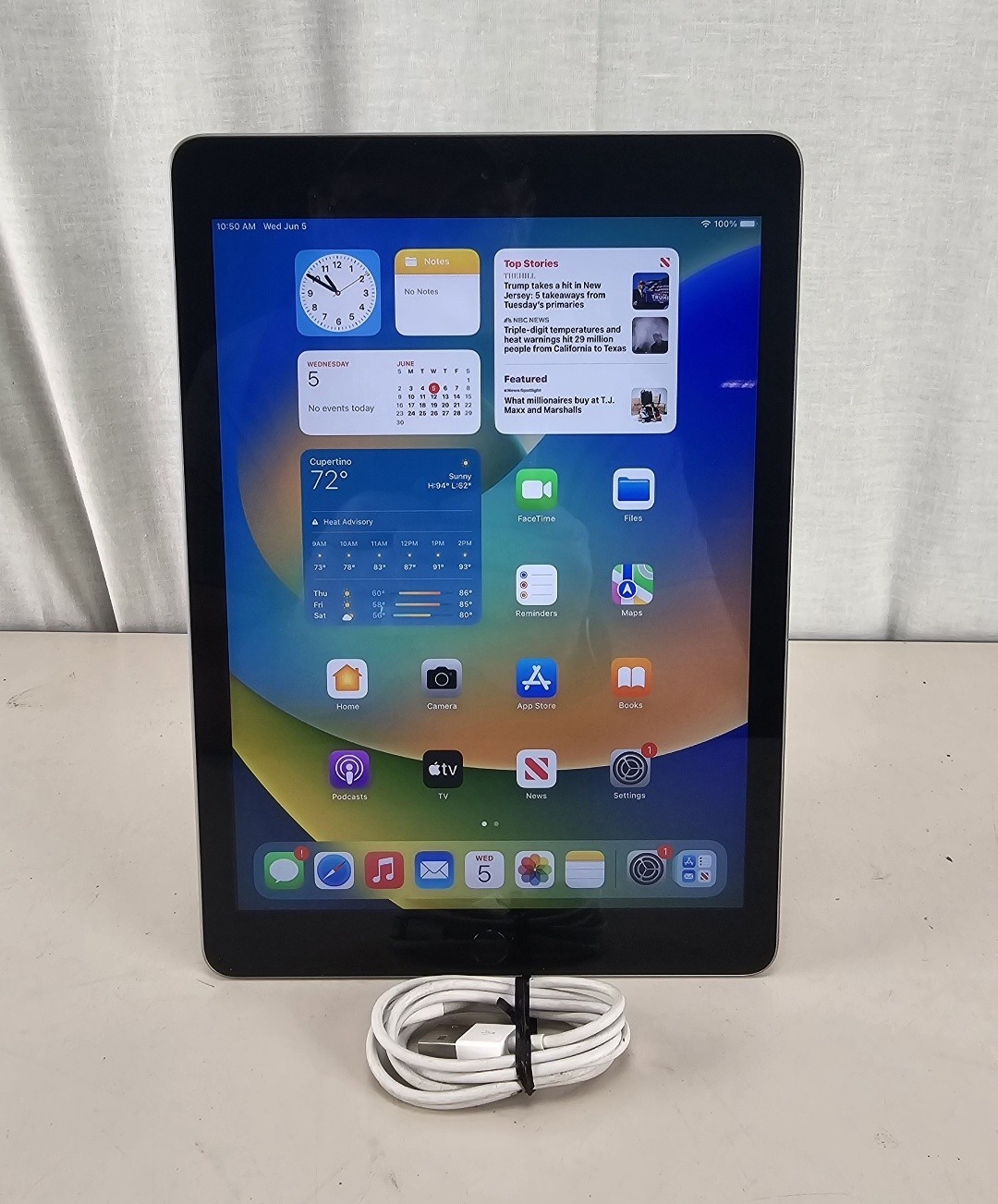 Apple iPad 5TH Gen 32GB WIFI 9.7in Space Gray MP2F2LL/A
