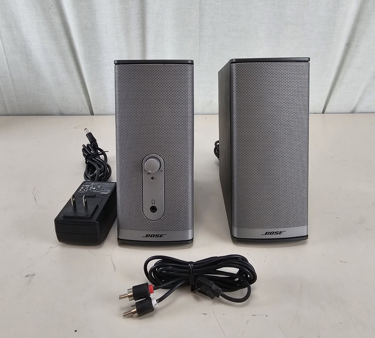 Bose Companion 2 Series II Multimedia Speaker System Set of Computer Speakers