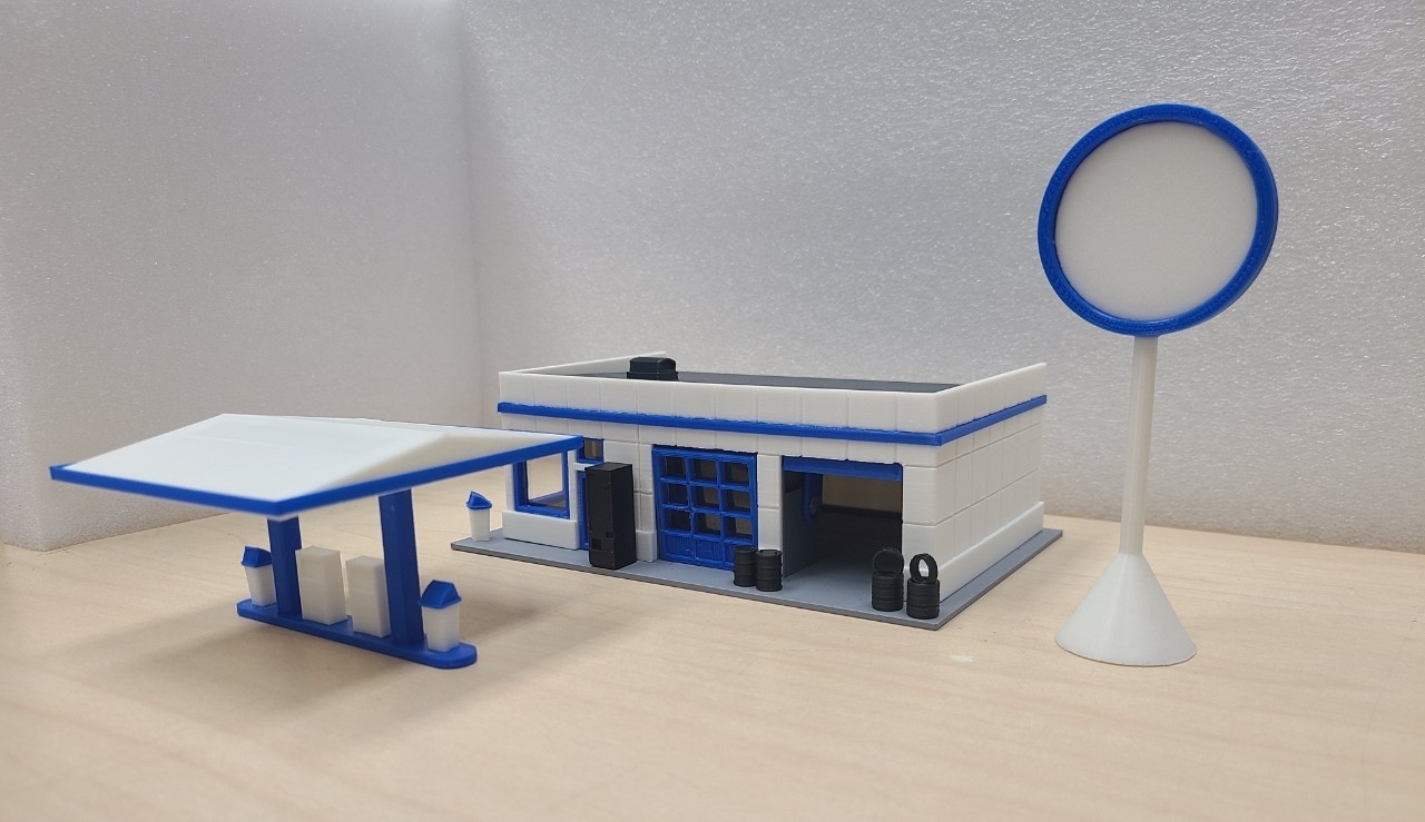 HO Scale Service Station with Opening Garage Doors Blue Trim