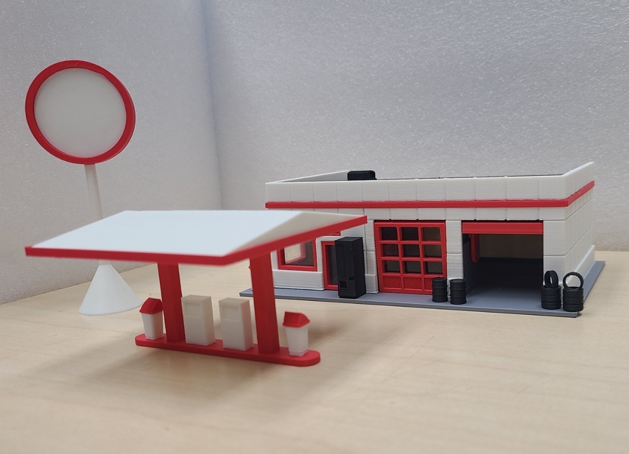 HO Scale Service Station with Opening Garage Doors Red Trim