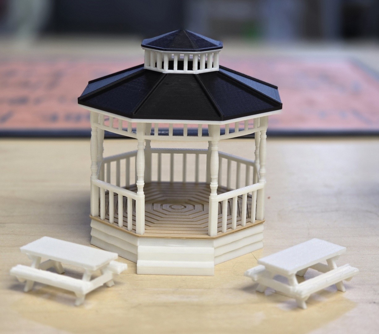 O Scale Gazebo 3 Color & 2 Picnic Tables 1:48