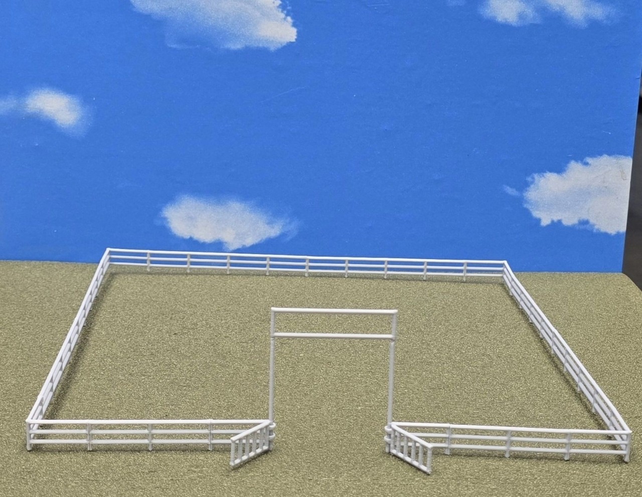 HO Scale 4ft Pipe Fence with Working Gates Kit
