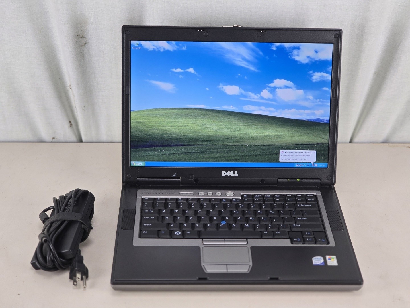 Dell Latitude D830  Core 2 2.5GHz 4GB 80GB Windows XP Pro SP3 