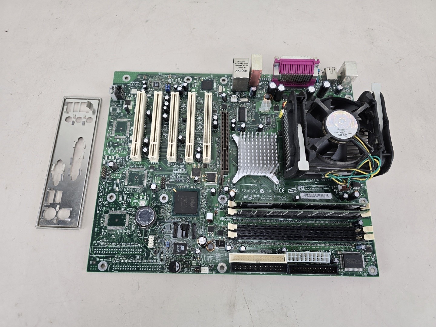 INTEL D865PERL  E210882 SOCKET 478 512MB RAM w/ Intel Pentium 4 CPU
