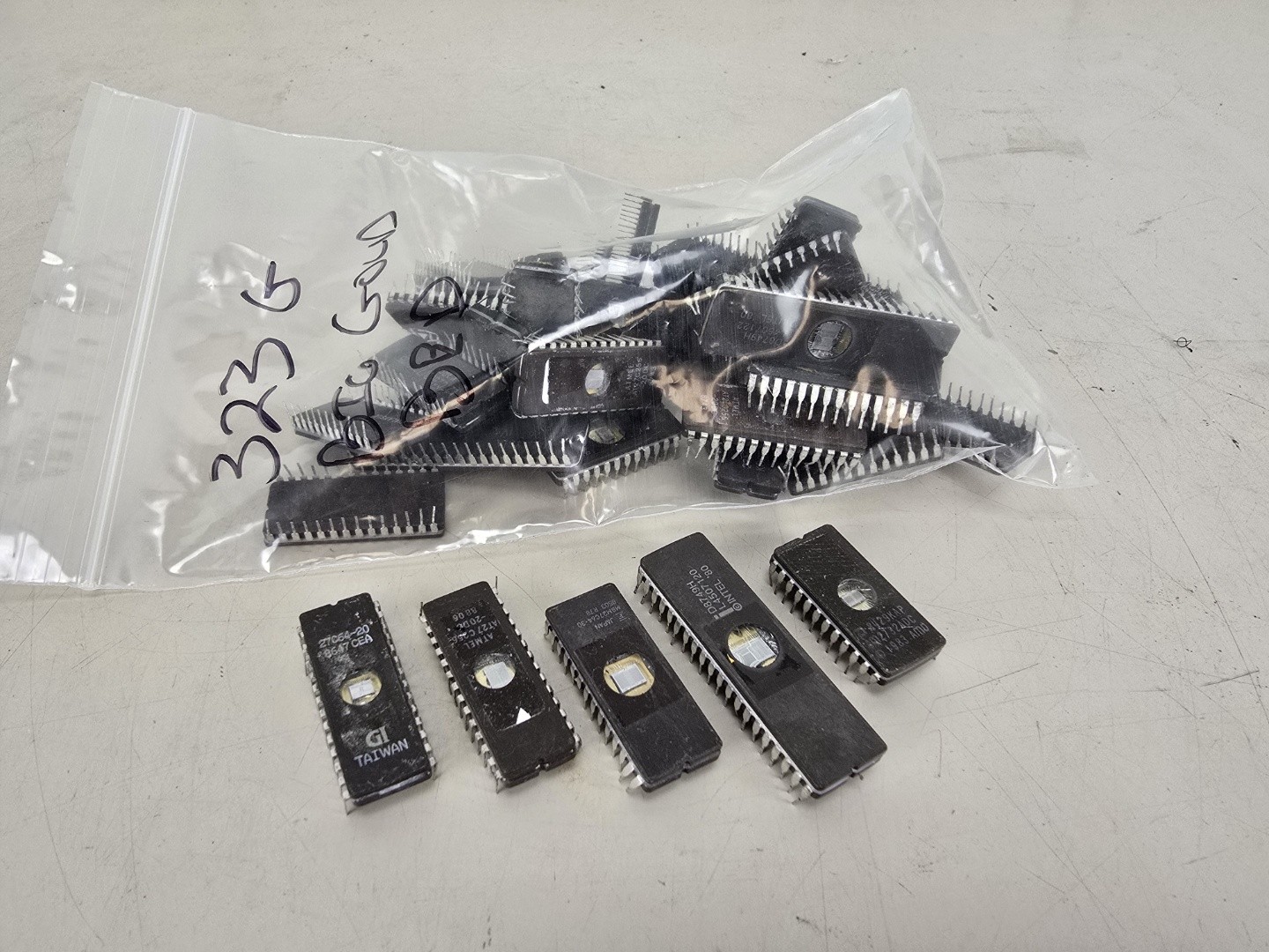 323 Grams Vintage GOLD Bed EPROM For Gold Recovery 41 Chips
