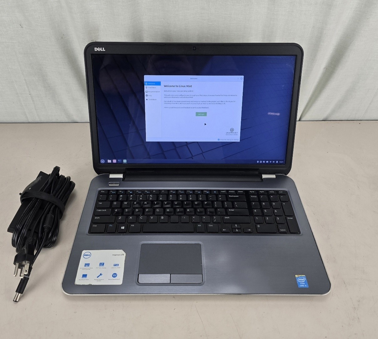 Dell Inspiron 17r 5737 17.3" i5 4th Gen 8 GB 1TB Linux Mint