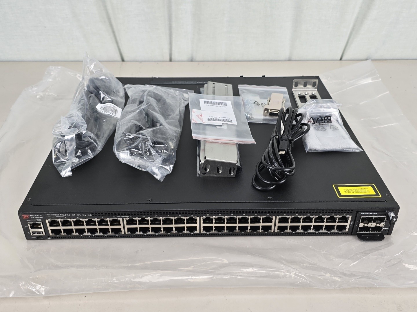Brocade ICX7450-48 48-Port Switch 1x ICX7400-4X10GF