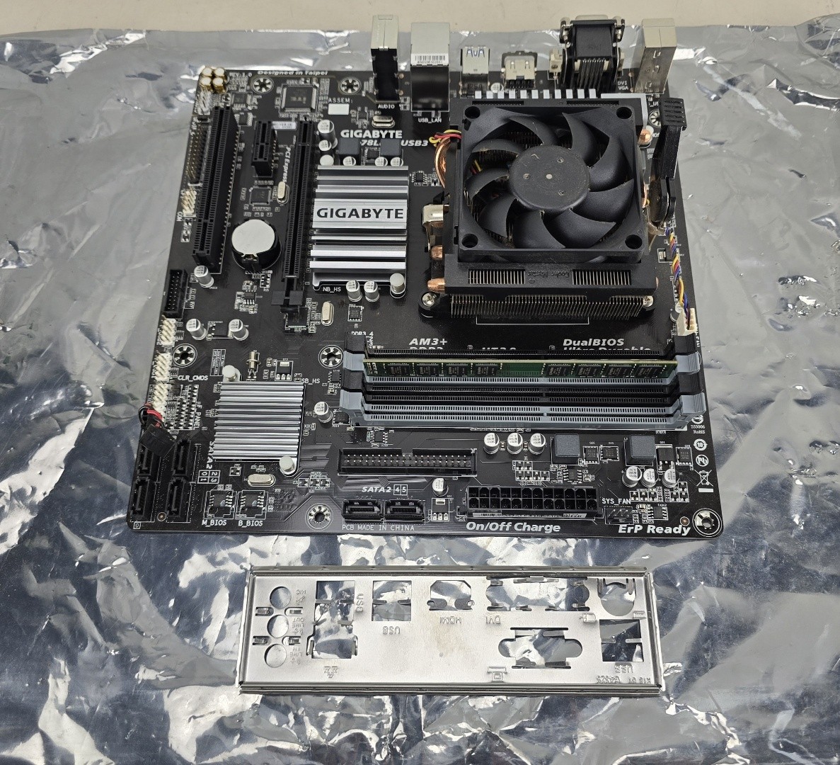 Gigabyte GA-78LMT-USB3 R2 Motherboard Combo AMD FX 8320 8Gb