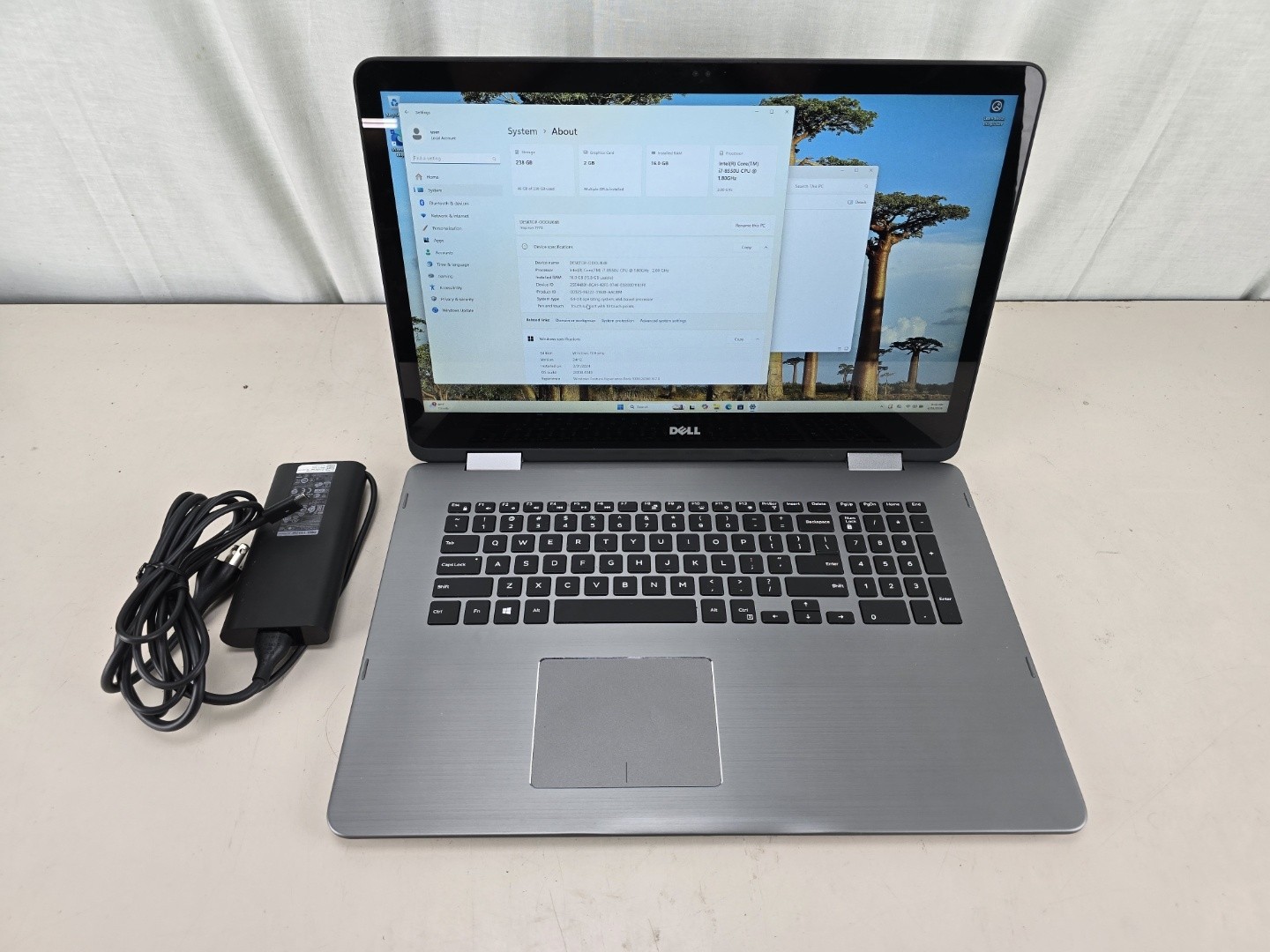 Dell Inspiron 7773 17" 2-in-1 i7-8550U 16GB RAM 250GB SSD Nvidia MX150 Win 11