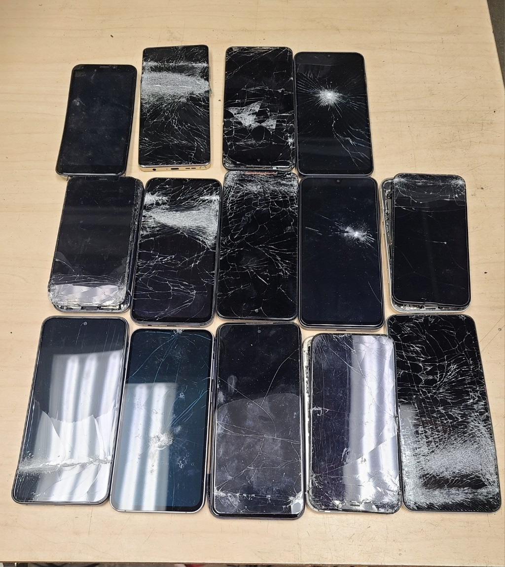 3.9 Lbs Cellphones For Scrap Gold Recovery or Parts