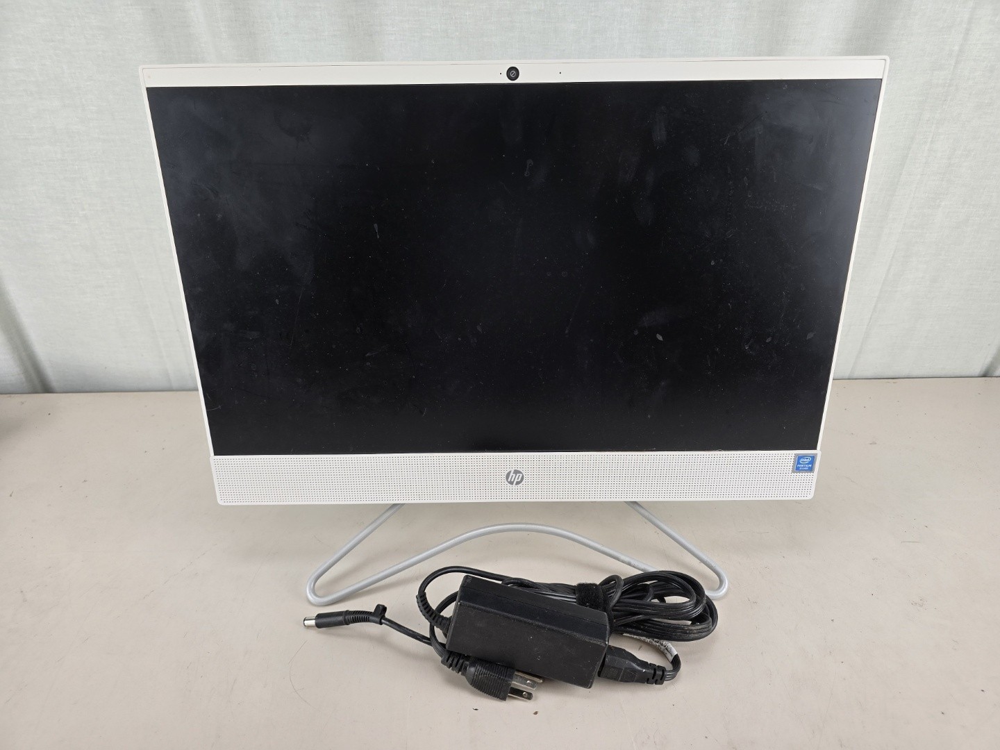 HP 22-c0053w AIO PC Pentium Silver 8GB 1TB Windows 10