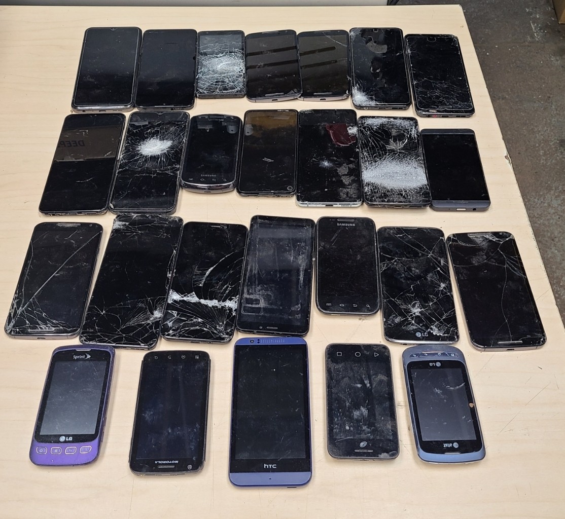 5.75 Lbs Cellphones For Scrap Gold Recovery or Parts