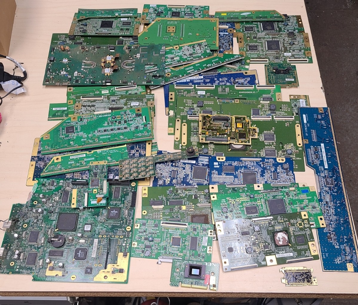 5.2 LBS HIGH GRADE BOARDS FOR GOLD SCRAP RECOVERY
