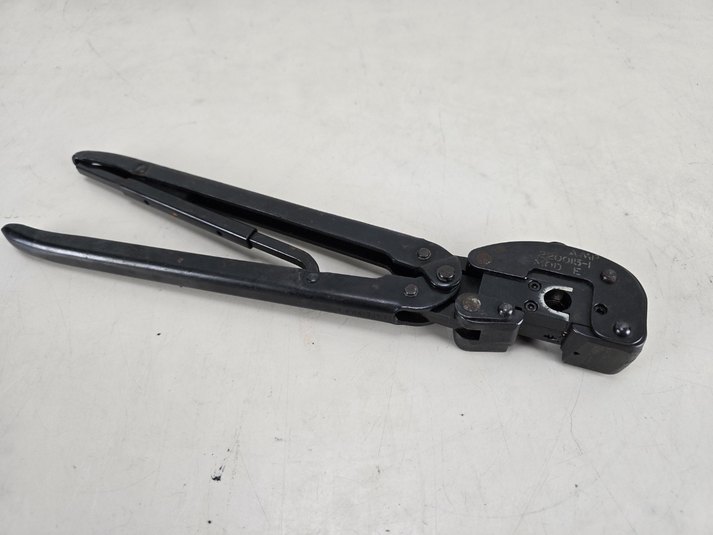 AMP 220015-1  Mod E Crimper Tool