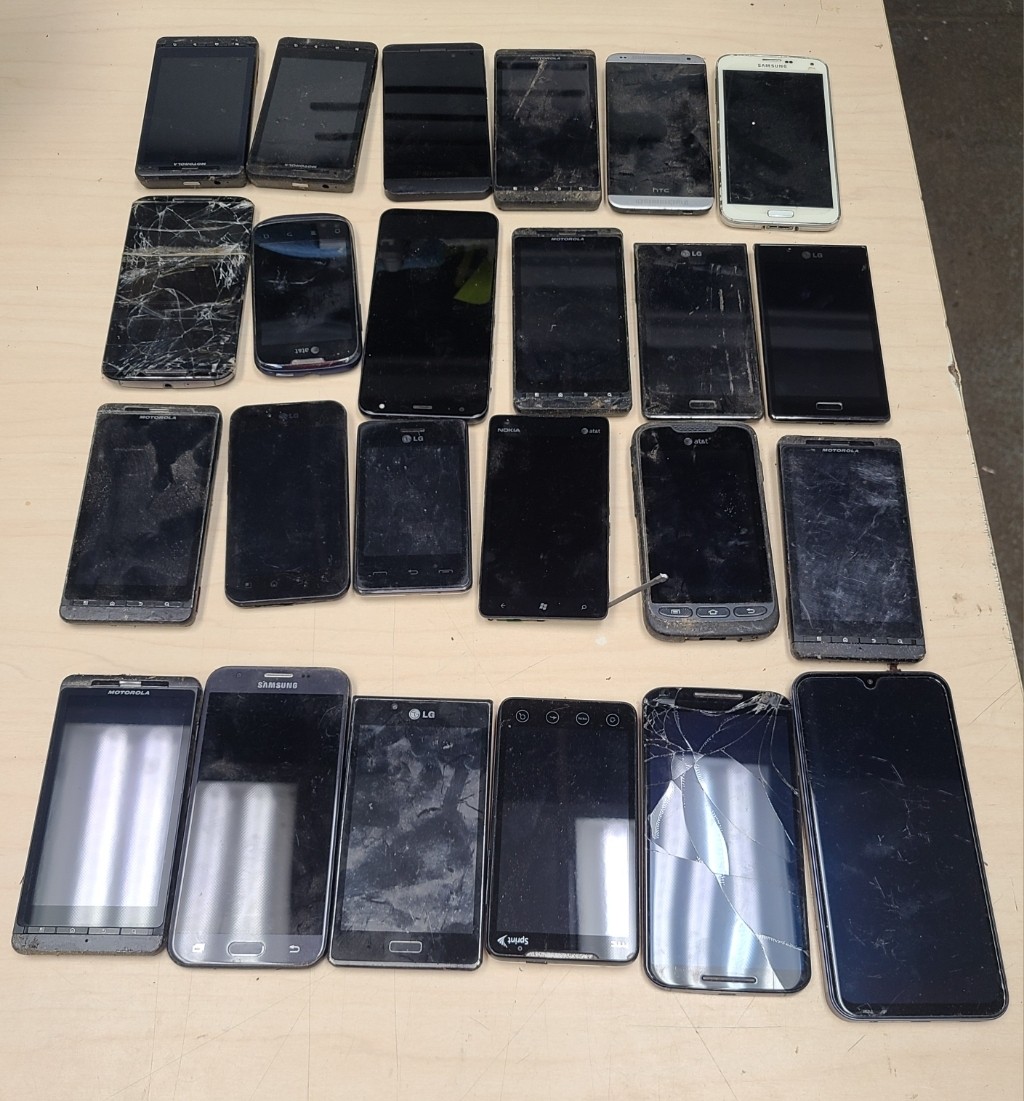 5.2 Lbs Cellphones For Scrap Gold Recovery or Parts