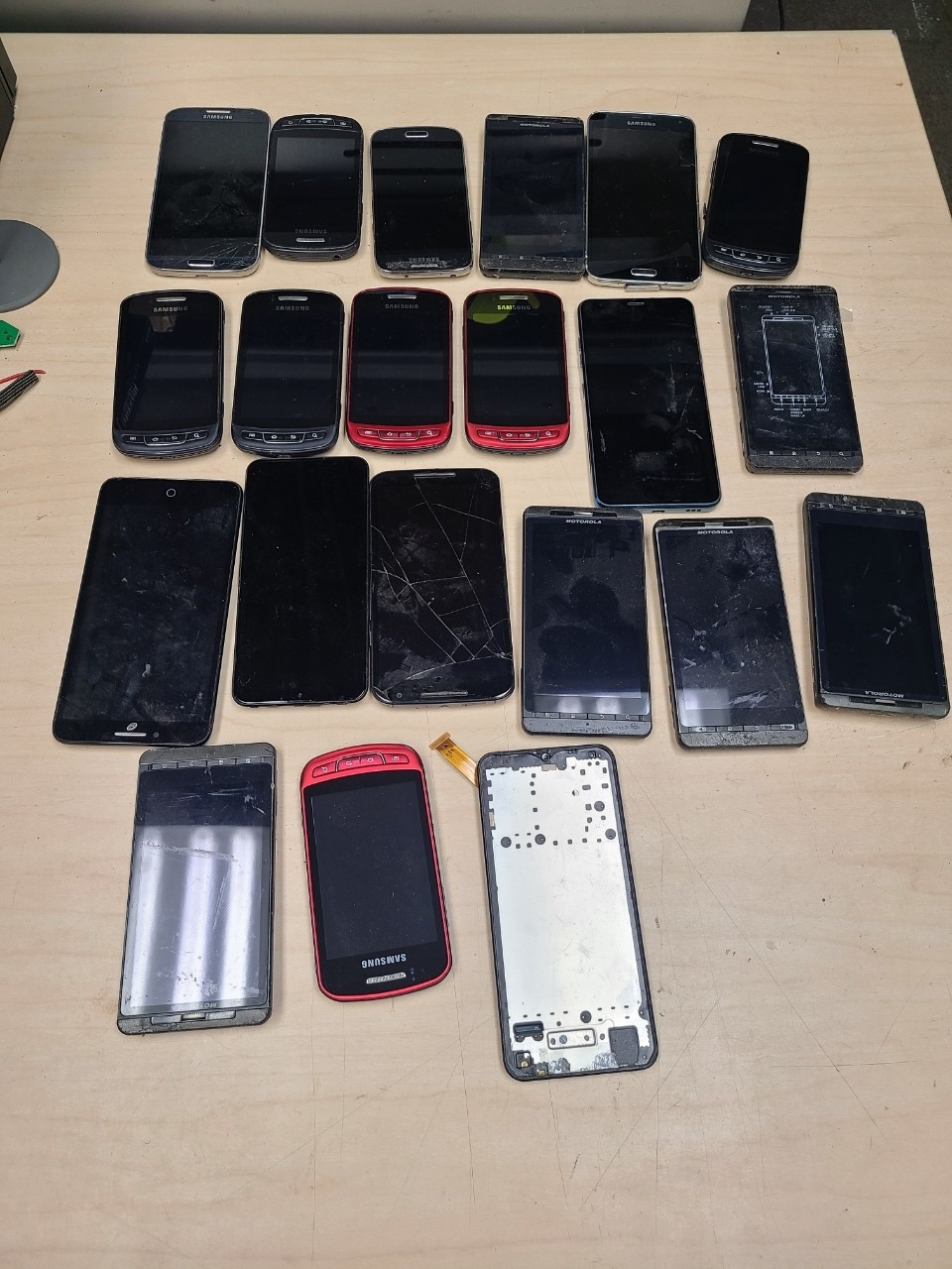 4 Lbs Cellphones For Scrap Gold Recovery or Parts