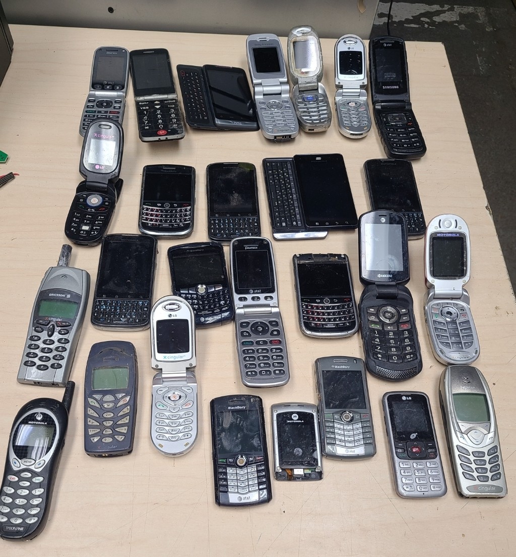 5 Lbs Flip Slide & Stick Cellphones For Scrap Gold Recovery or Parts