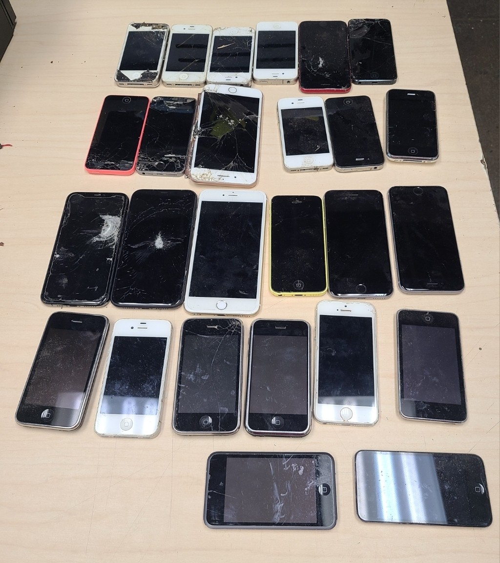 8.4 Lbs Apple i-phones For Scrap Gold Recovery or Parts