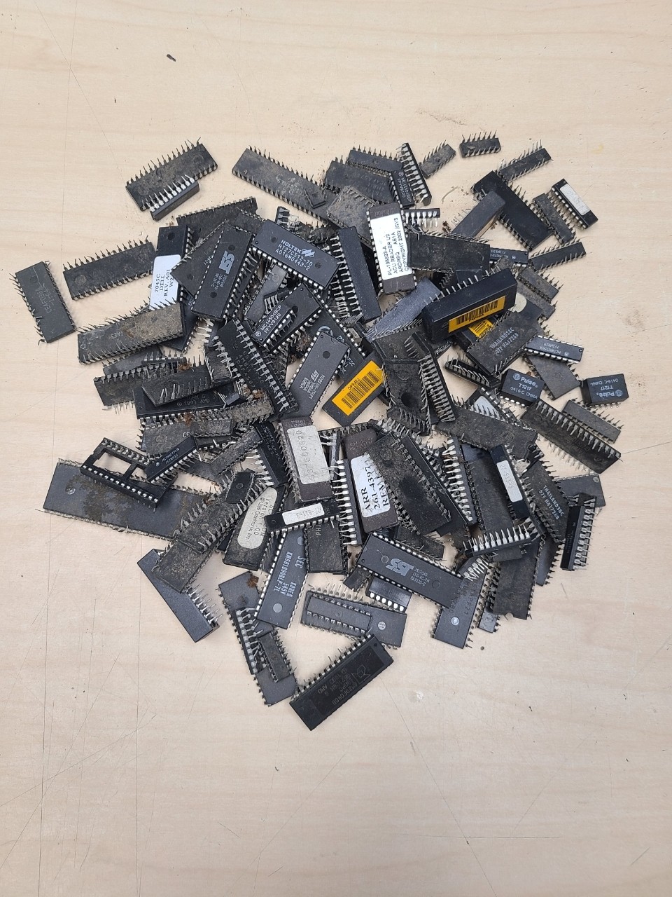 1.2 lbs of Mixed IC Chips for Scrap - Gold / Silver Recovery