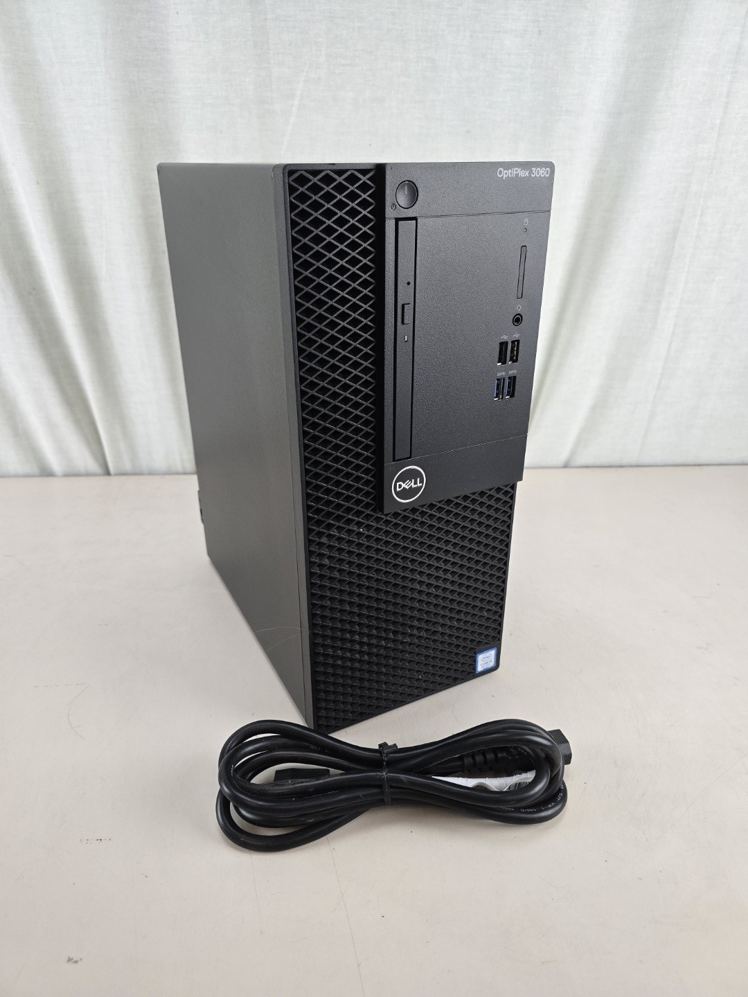 Dell OptiPlex 3060 MT i5-8400 @ 2.80GHz 8GB 250GB SSD WIN 11 