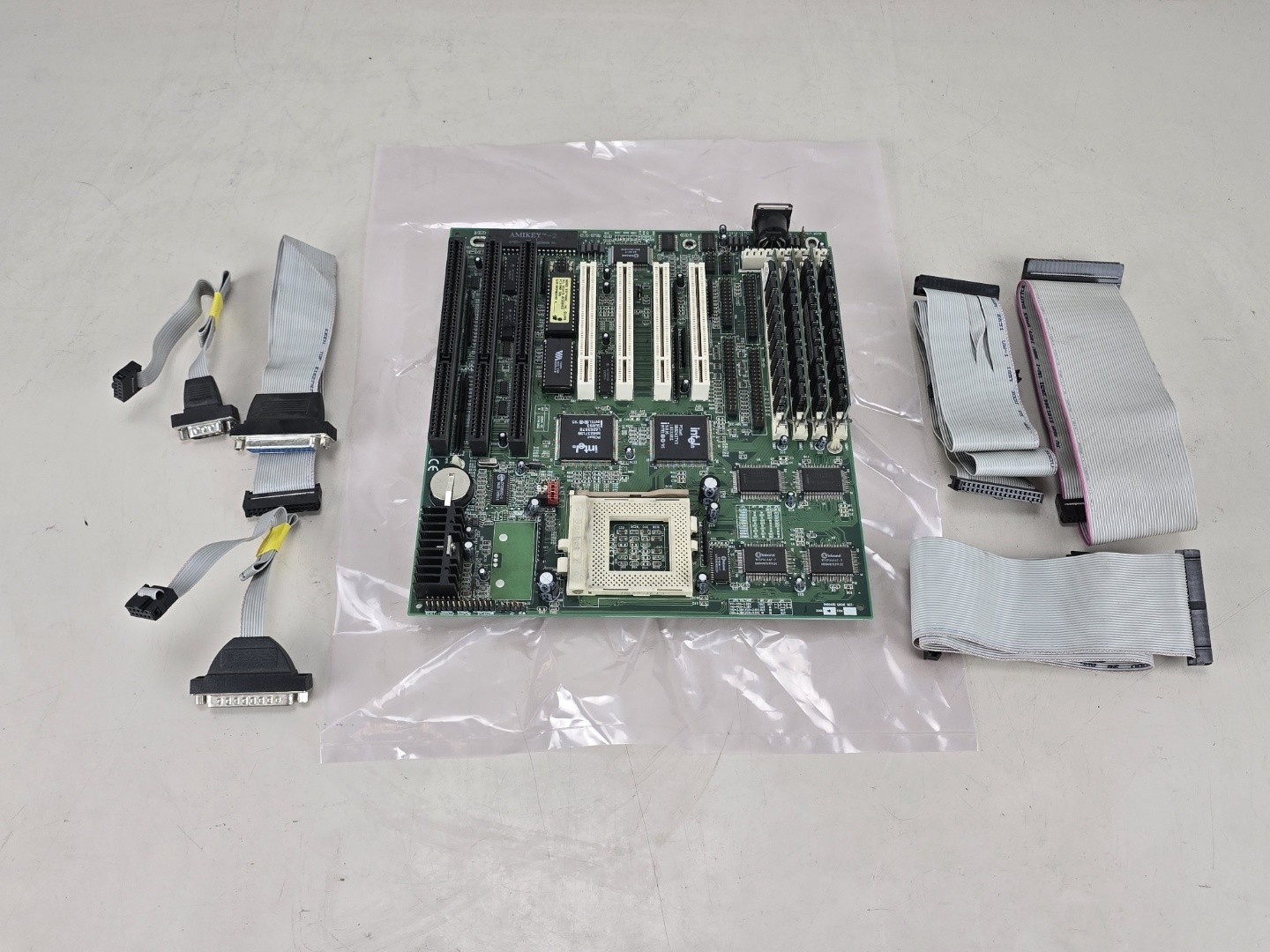 BCM SQ591 Socket 7 Baby AT Motherboard 4 PCI 3 ISA & 64MB Ram 