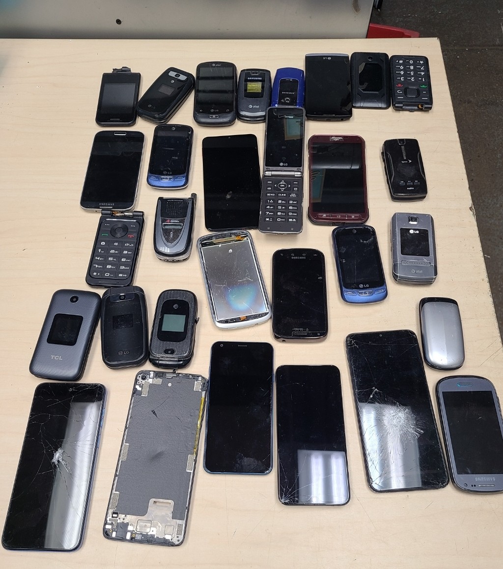 11.8 Lbs Cellphones For Scrap Gold Recovery or Parts