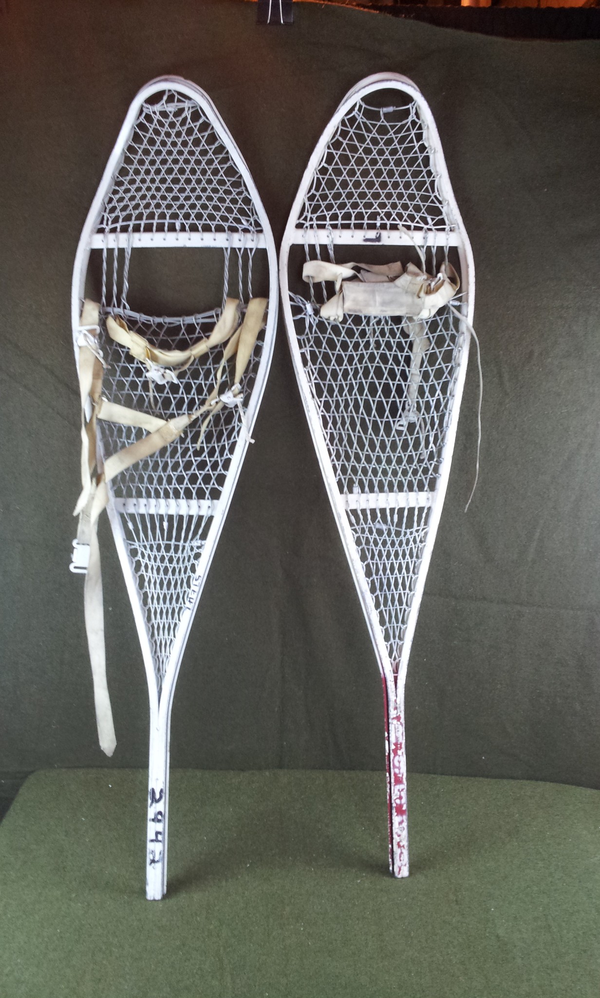 Vintage Pair Magline 46" x 12" Aluminum Snowshoes U.S. Military