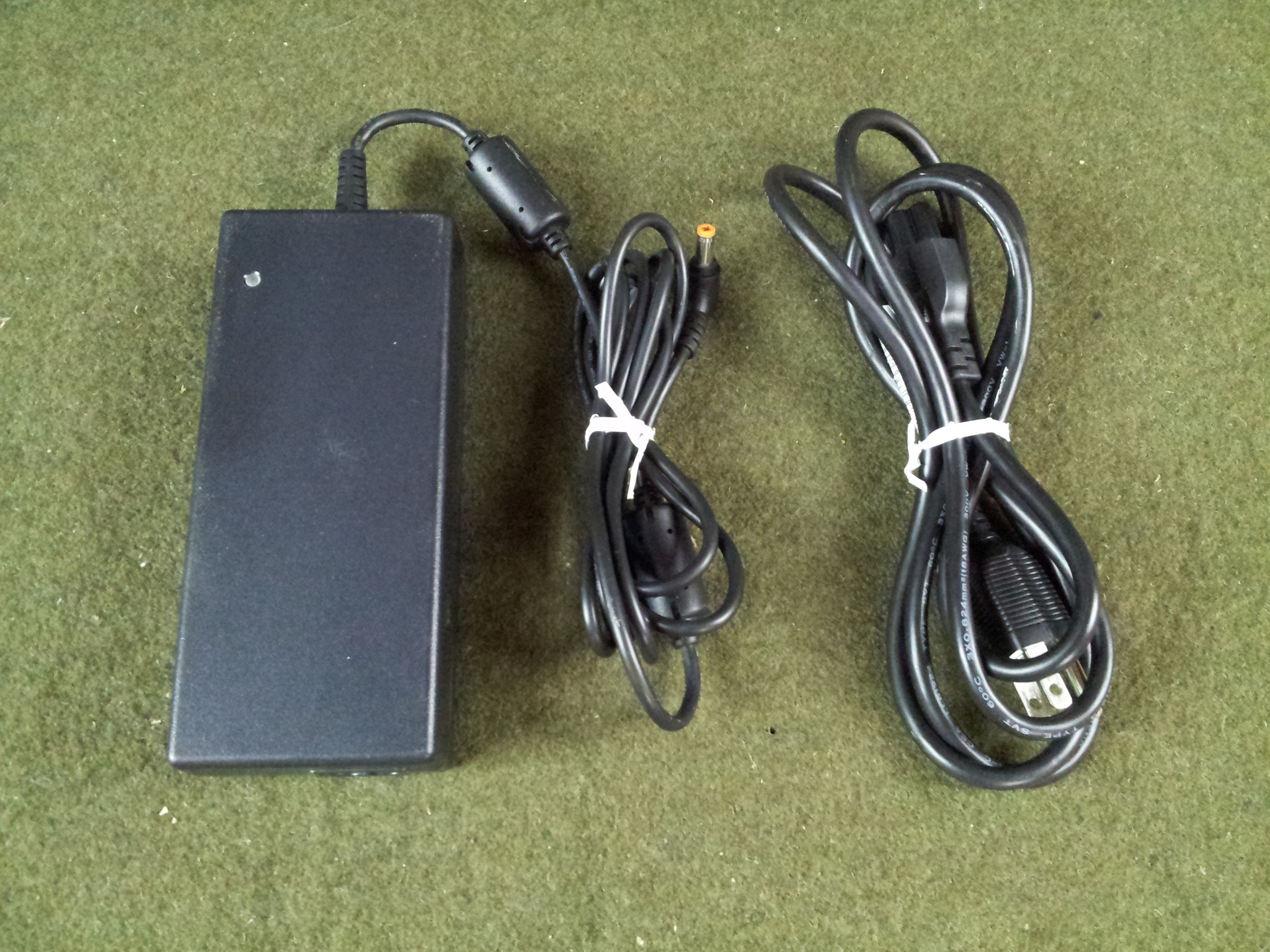 Delta AC-Adapter SADP-135EB B 19V  7.11 Amp