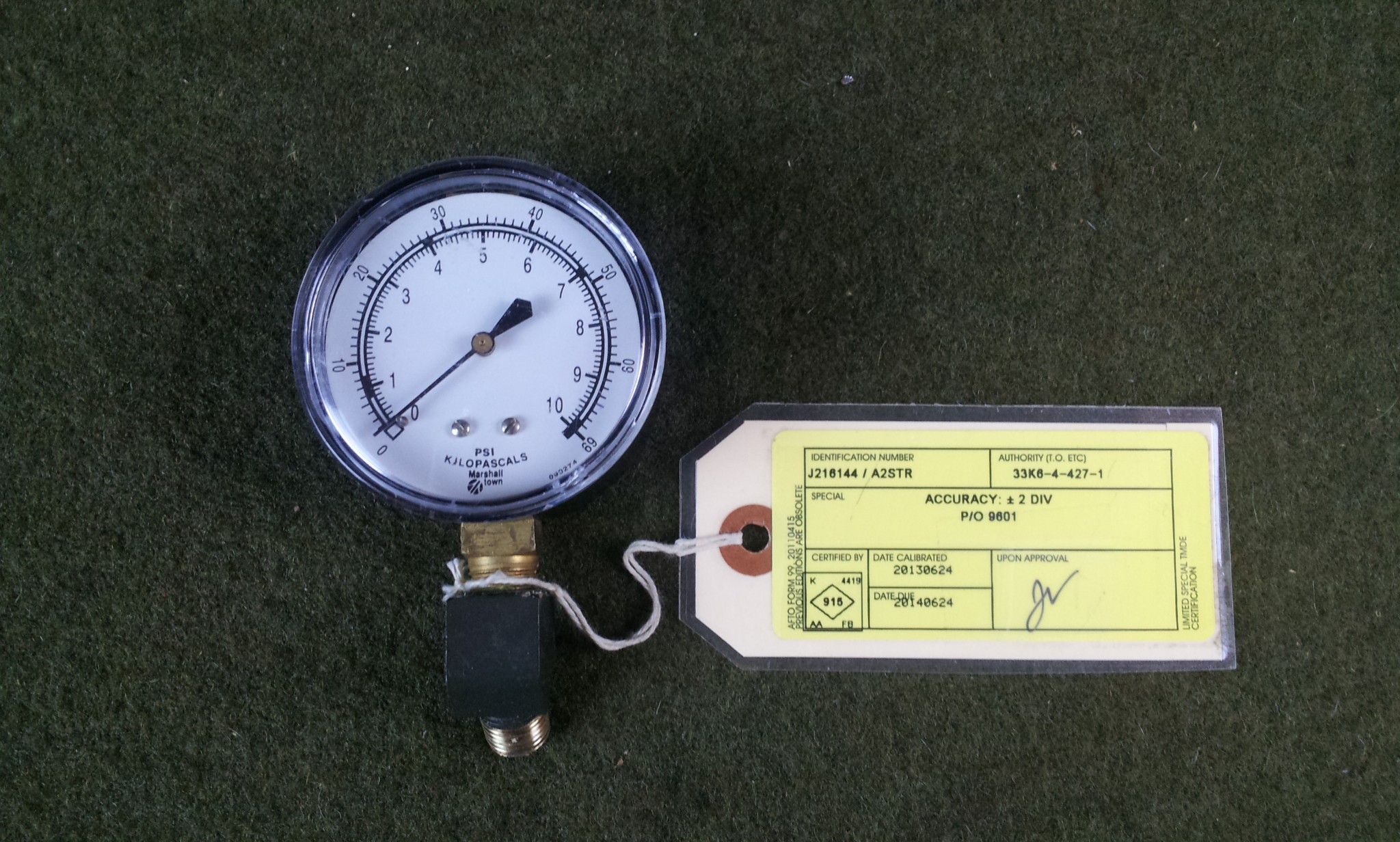 Marshall Town Kilopascals 0-69 PSI Pressure Gauge