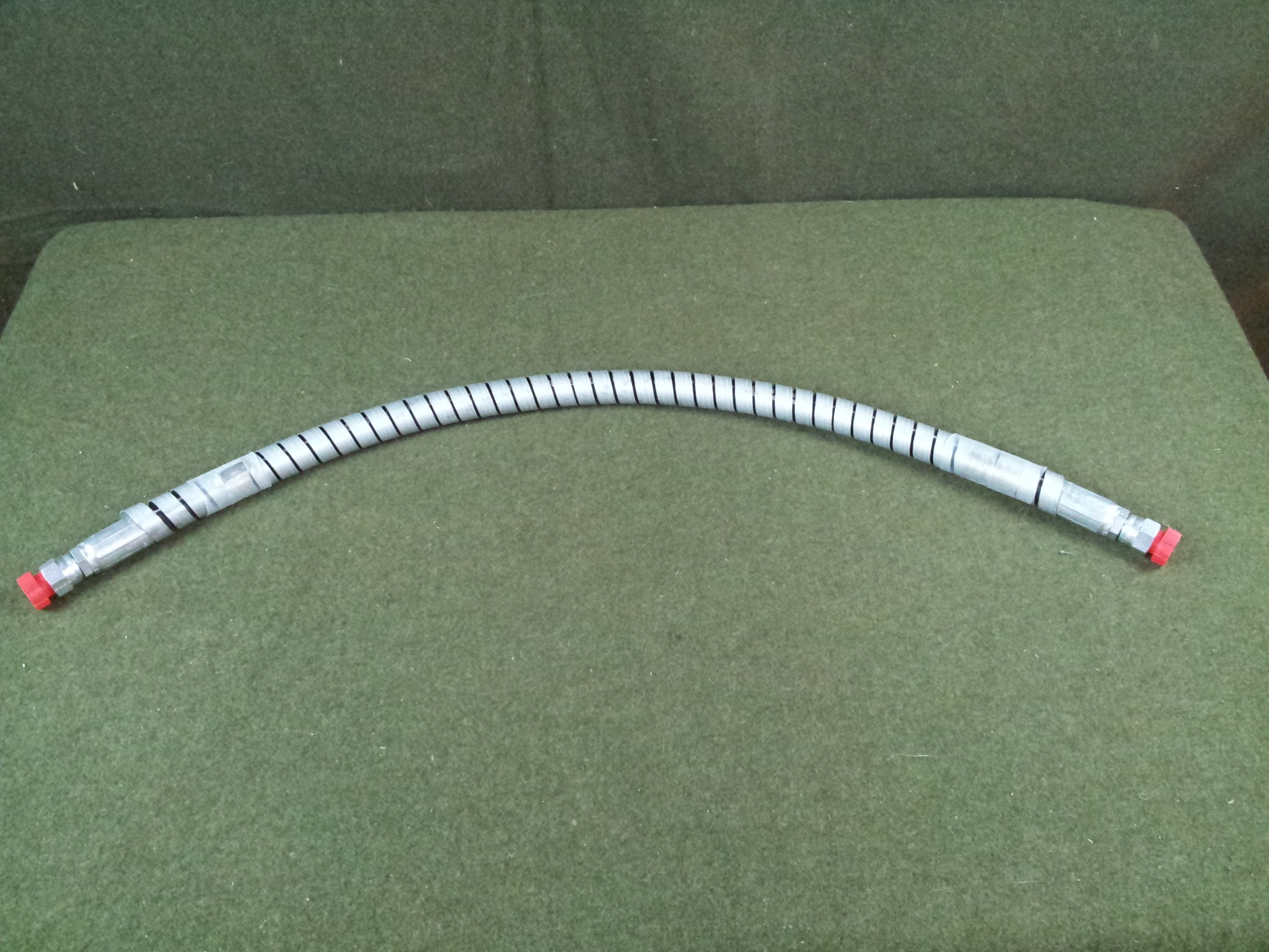 Parker 5000 psi Hydraulic Hose with 1/2" Female Fittings 33" Long