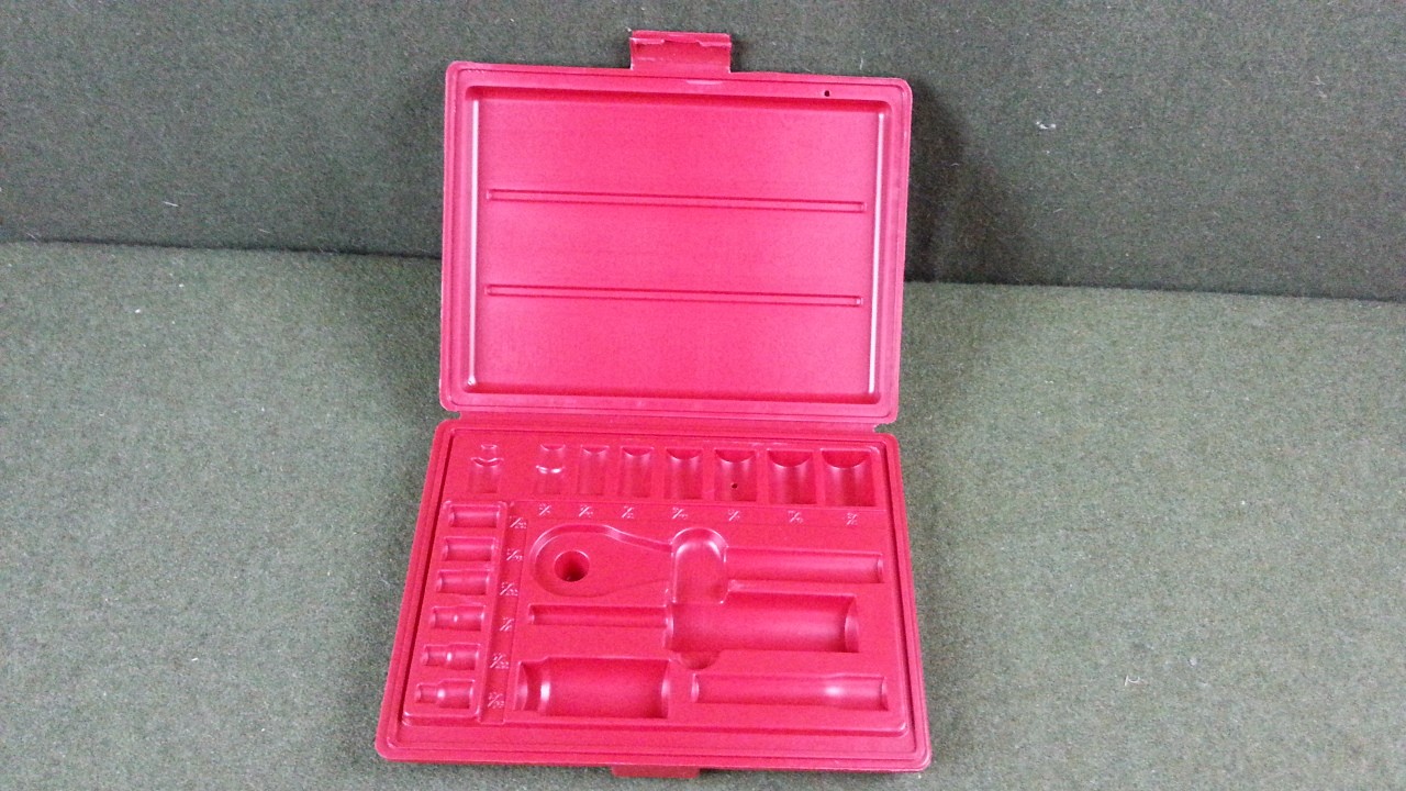 NEW Plastic 18 Piece 3/8" & 1/4" Drive Socket Set Case