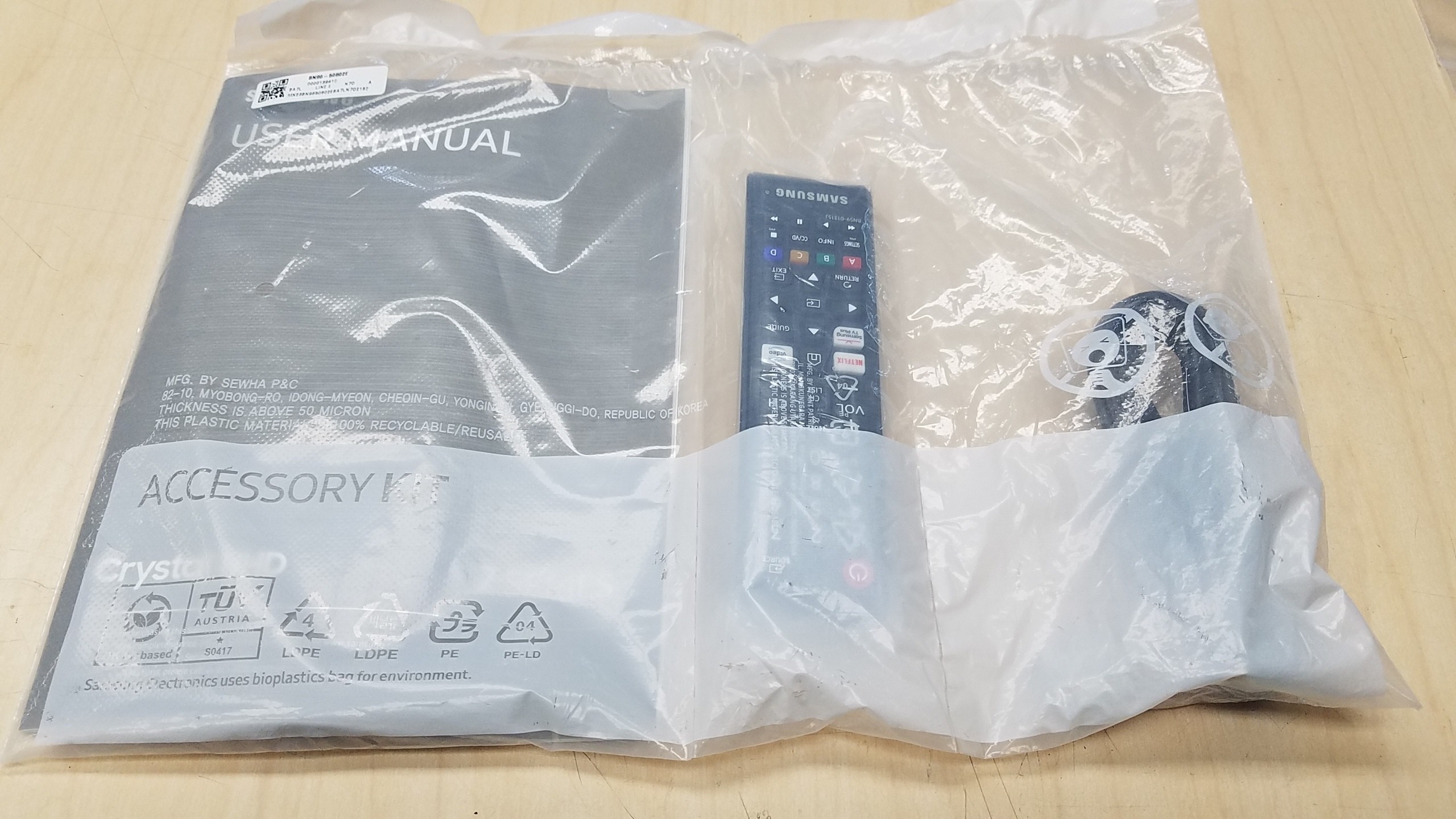 Samsung Crystal UHD TV 7 Series Accessory Kit BN96-50802E Remote, Cord, Manual