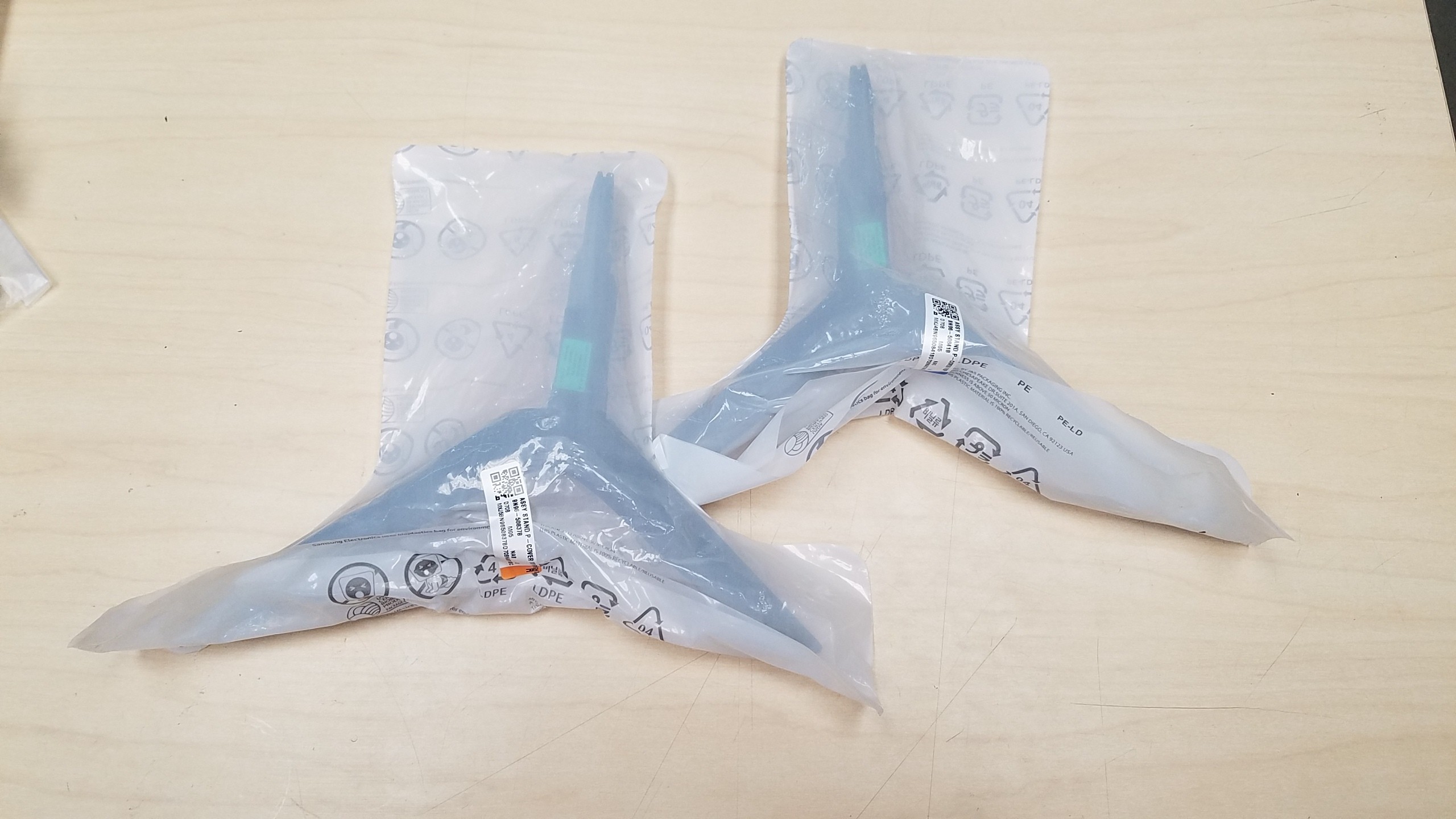 Samsung TV Stand / Feet for QN50Q60T, QN55Q60T 2 Legs BN96-50841B(L) BN96-50837B(R) 
