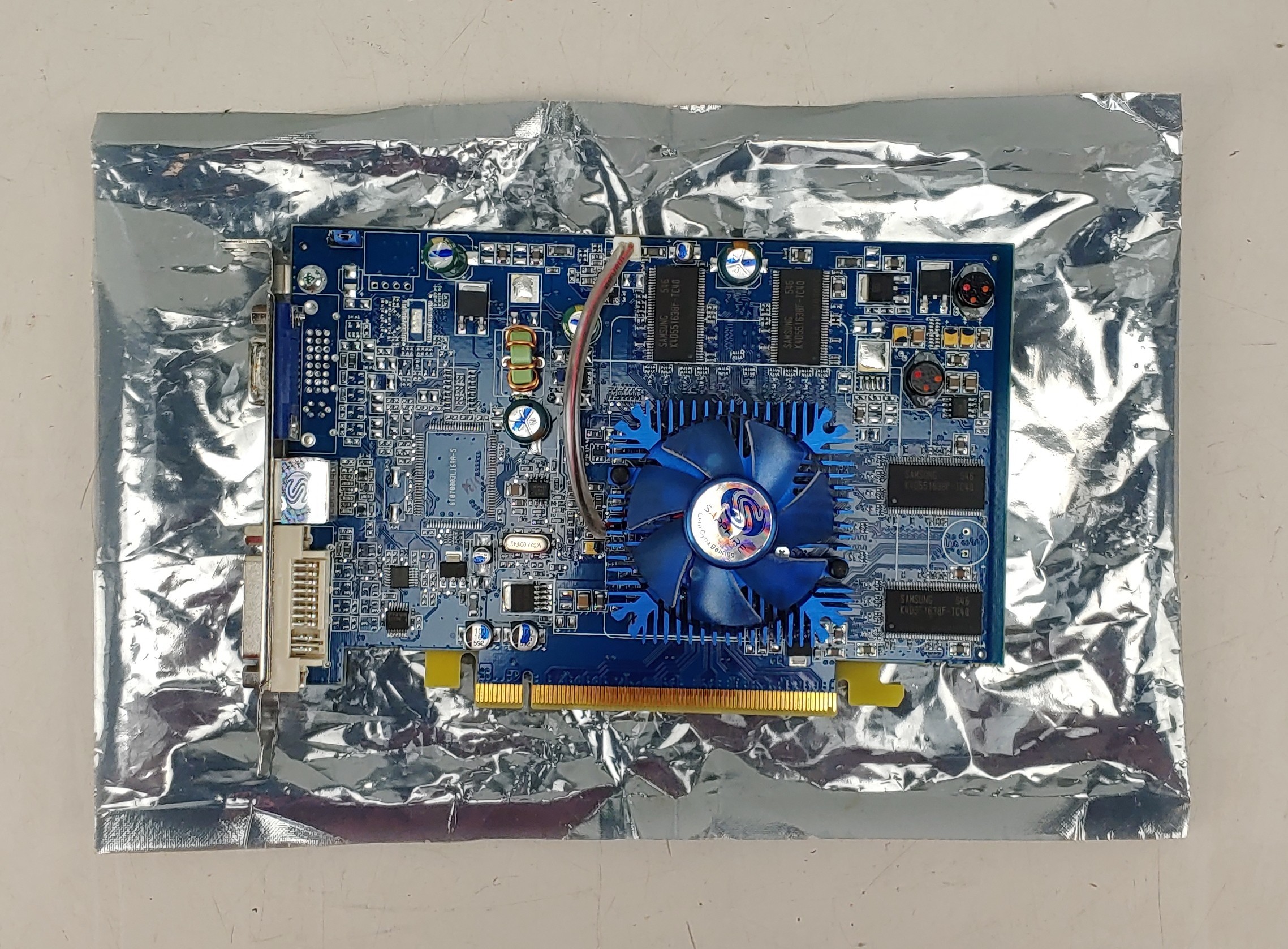 Sapphire Radeon X700 Video Card 256MB 128 Bit DDR PCI Express x16